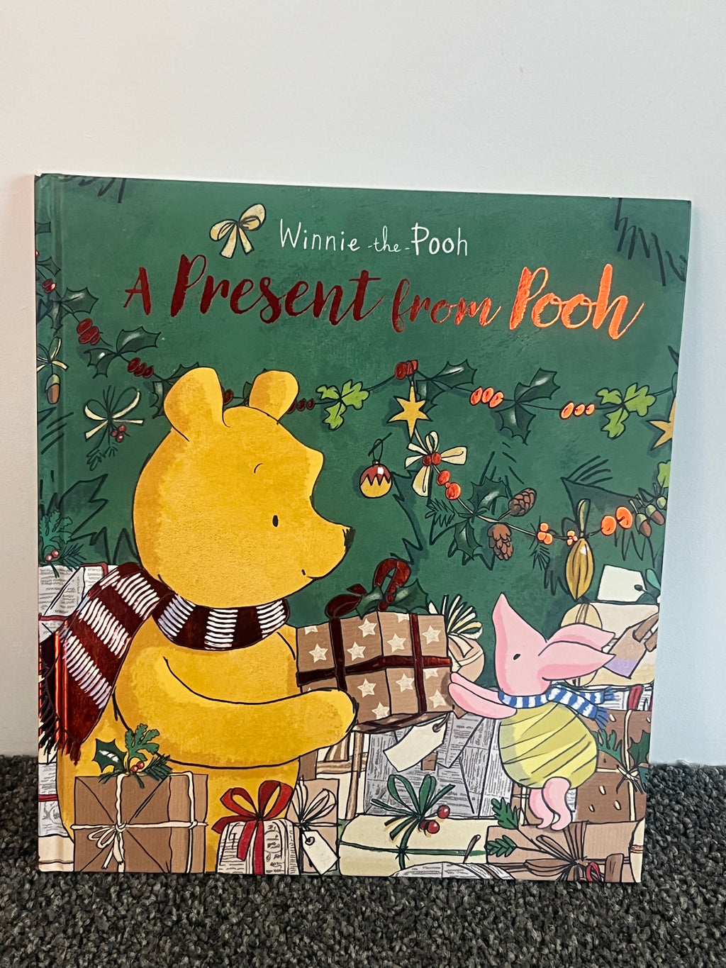 Winne The Pooh: A Present From Pooh