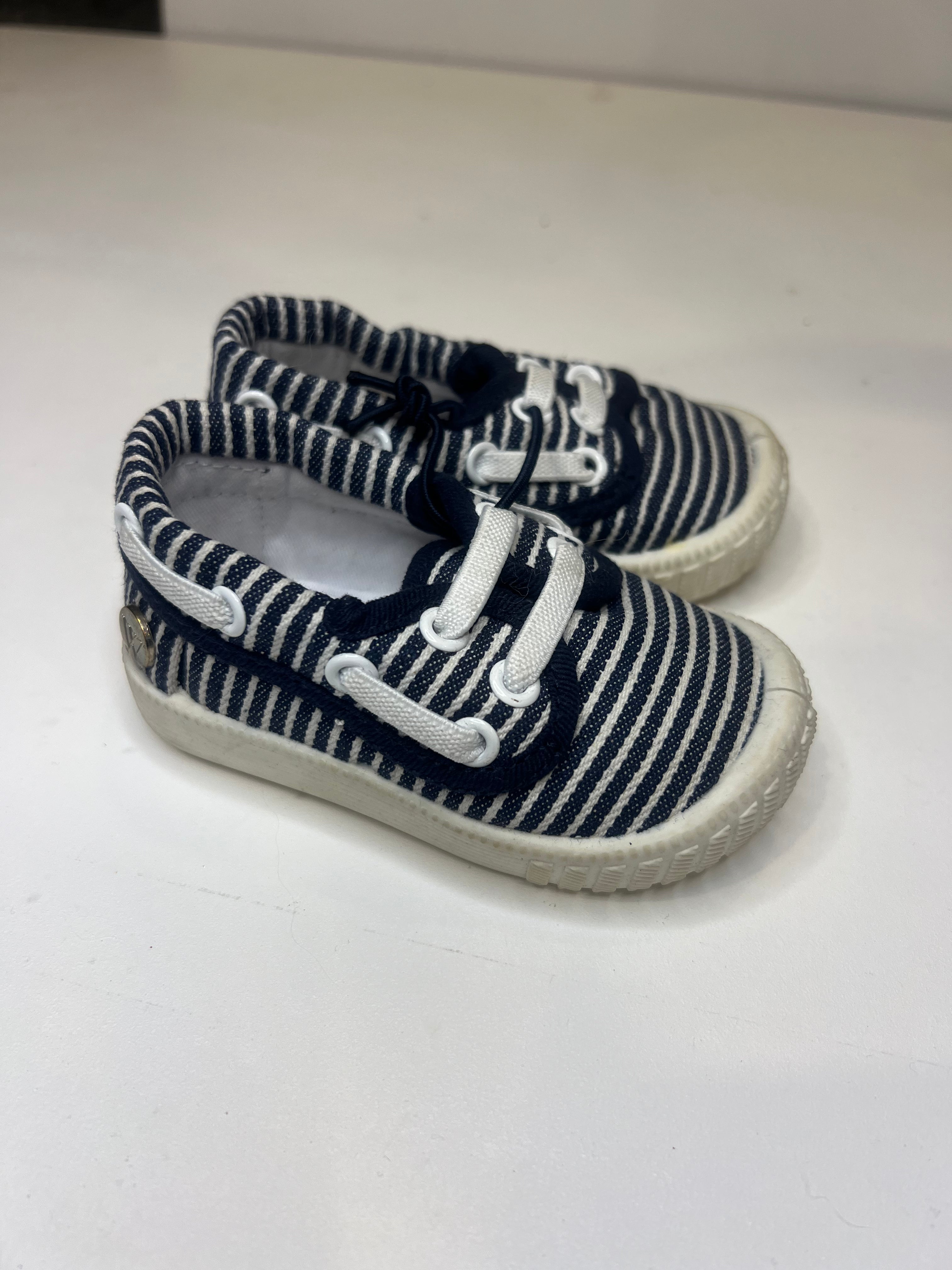 Walnut (EU20) Shoes BNWT